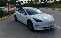 تسلا موديل 3